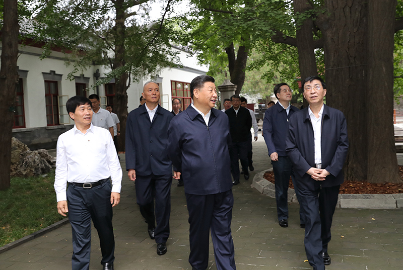 9月12日，中共中央總書記、國家主席、中央軍委主席習(xí)近平視察中共中央北京香山革命紀念地。這是習(xí)近平瞻仰雙清別墅。