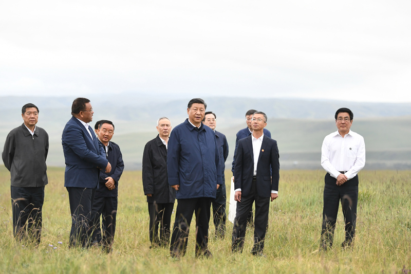 8月19日至22日，中共中央總書記、國家主席、中央軍委主席習(xí)近平在甘肅考察。這是20日下午，習(xí)近平在中農(nóng)發(fā)山丹馬場有限責(zé)任公司一場考察，實(shí)地了解祁連山生態(tài)環(huán)境恢復(fù)和保護(hù)情況。