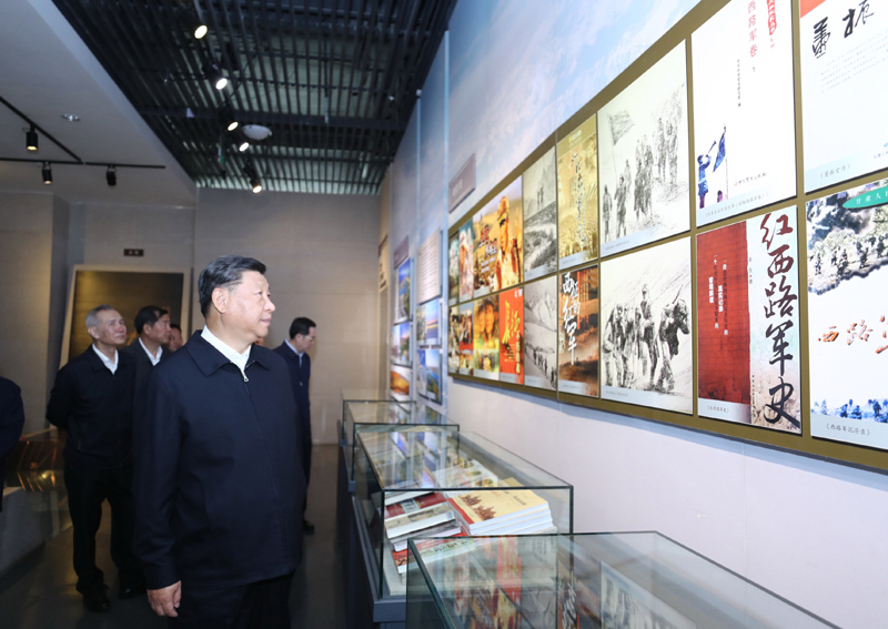 8月19日至22日，中共中央總書記、國家主席、中央軍委主席習(xí)近平在甘肅考察。這是20日上午，習(xí)近平在張掖市高臺縣參觀中國工農(nóng)紅軍西路軍紀(jì)念館。